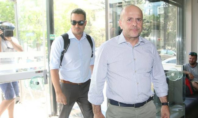 ΤΟΥΣ ΞΕΜΠΡΟΣΤΙΑΣΕ!