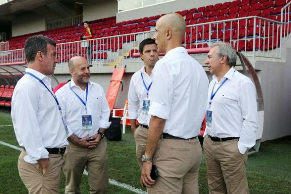 "Τσεκάρουν" επιθετικούς