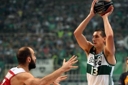 Δεν σβήνει το κόμπλεξ σ’ένα χρόνο…