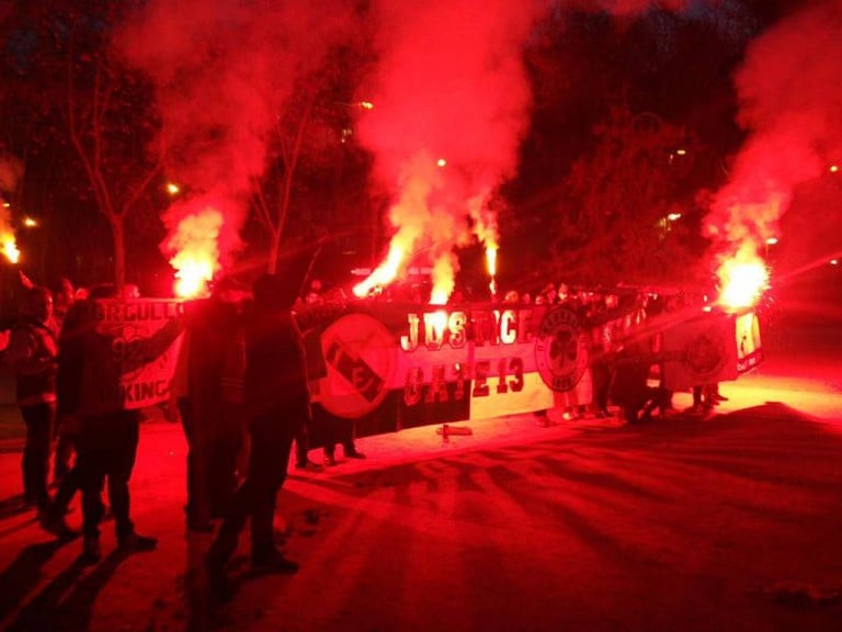 Χαμός σε όλο τον κόσμο για τη Θύρα 13! (pics)