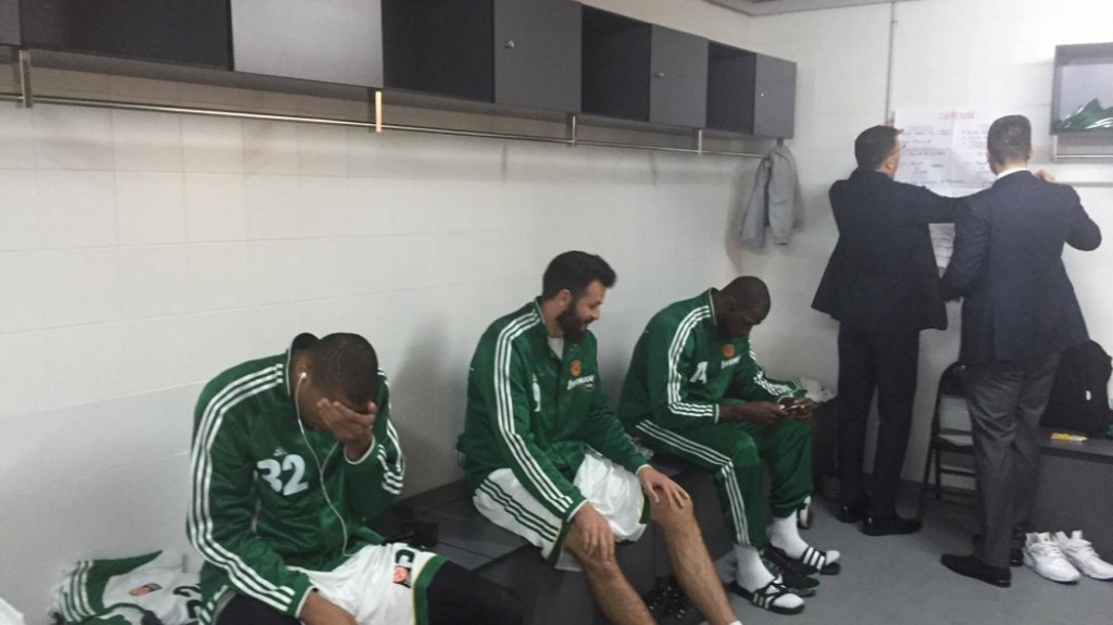 Στα αποδυτήρια πριν το τζάμπολ ο Δημήτρης