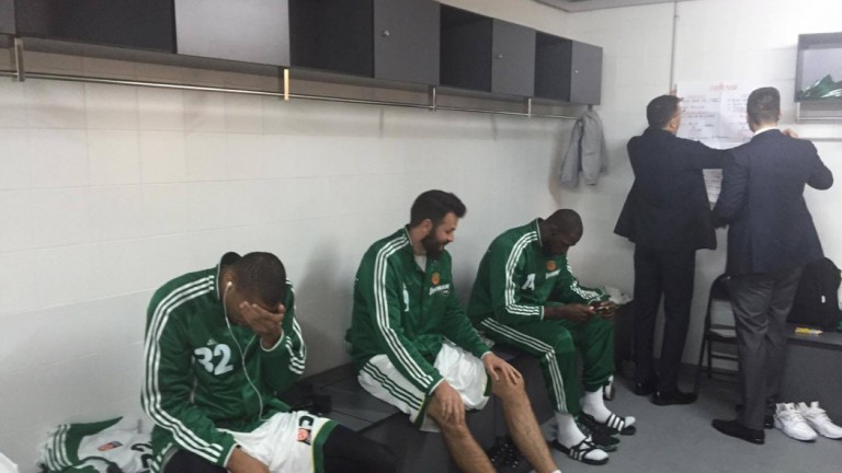 Στα αποδυτήρια πριν το τζάμπολ ο Δημήτρης