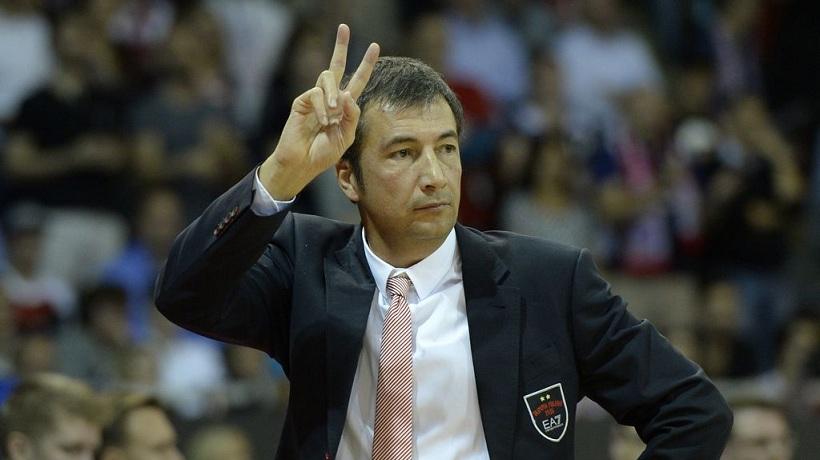 Θετικός για... προπονητής στον Εξάστερο