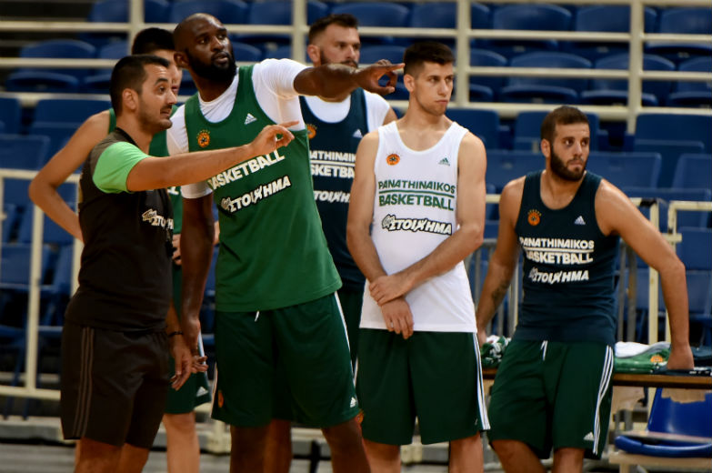 Με... τρεις προπονητές στη Μόσχα ο Εξάστερος