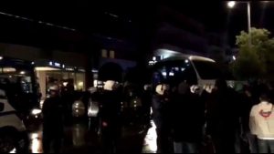 Αποδοκίμασαν έντονα: Στο ξενοδοχείο 50 οπαδοί! (vid-pics)