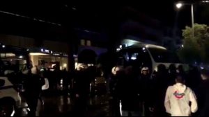 Αποδοκίμασαν έντονα: Στο ξενοδοχείο 50 οπαδοί! (vid-pics)