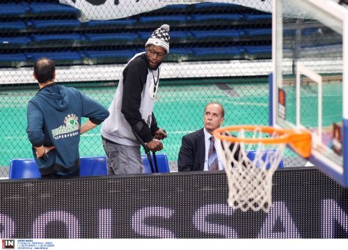 Αγκάλιασαν τον Γκιστ οι παίκτες του ΟΣΦΠ