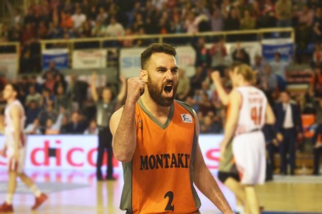 Κοιτάζει αλλού για γκαρντ ο Εξάστερος