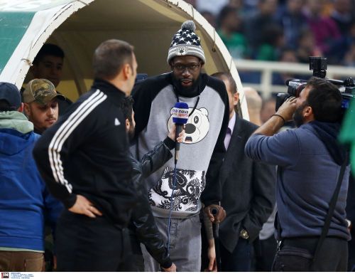 Με πατερίτσες στο ΟΑΚΑ ο Γκιστ (pics)