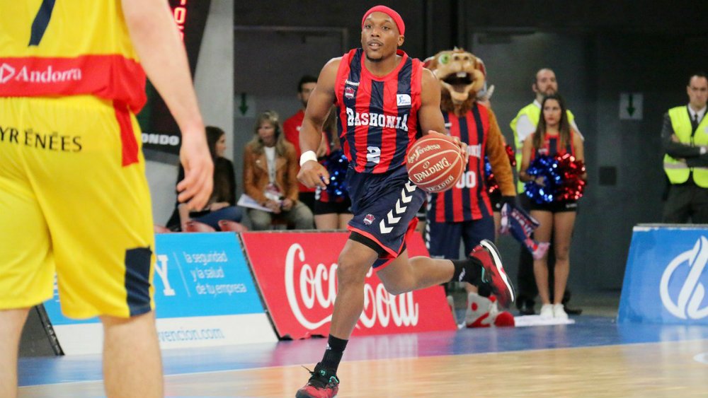 "Βροχή" οι γκαρντ για τον Εξάστερο (pic)