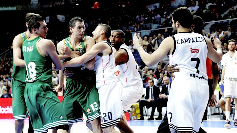 Η παράδοση του Εξάστερου με Ρεάλ