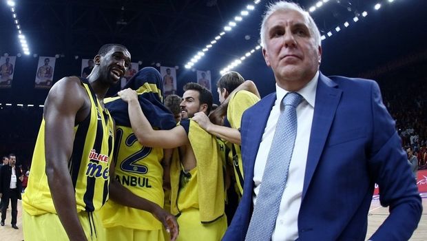 Η επική ατάκα του Ομπράντοβιτς στο ημίχρονο