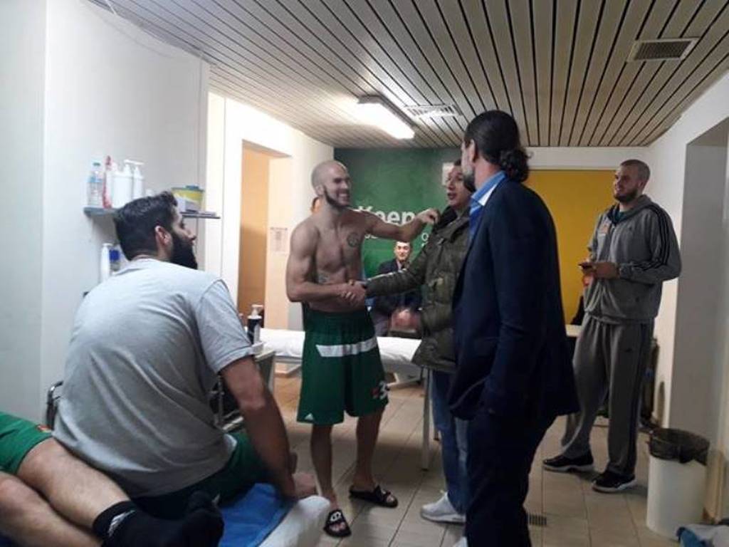 Στα αποδυτήρια ο Διαμαντίδης (pic)