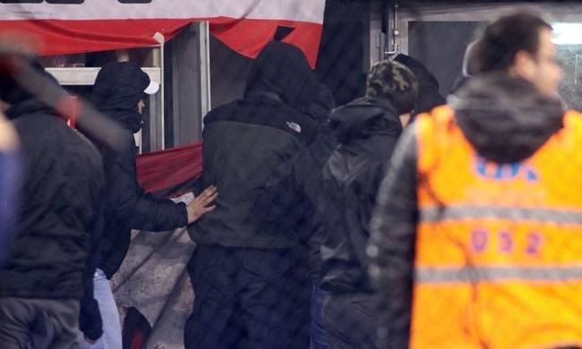 Κουκουλοφόροι στο ΣΕΦ! (pics)