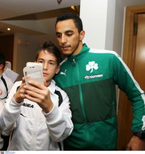 Υπέγραψαν αυτόγραφα στους ηγέτες του μέλλοντος (pics)