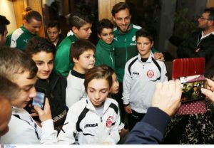 Υπέγραψαν αυτόγραφα στους ηγέτες του μέλλοντος (pics)