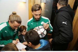 Υπέγραψαν αυτόγραφα στους ηγέτες του μέλλοντος (pics)