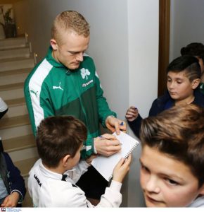 Υπέγραψαν αυτόγραφα στους ηγέτες του μέλλοντος (pics)