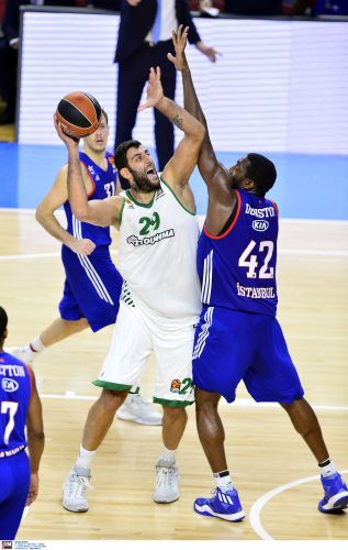 Τους βλέπει και... τρελαίνεται ο Μπουρούσης