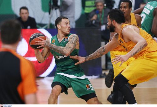 Αυτοί σφυρίζουν με Ερυθρό Αστέρα