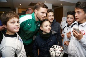 Υπέγραψαν αυτόγραφα στους ηγέτες του μέλλοντος (pics)