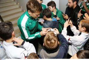 Υπέγραψαν αυτόγραφα στους ηγέτες του μέλλοντος (pics)