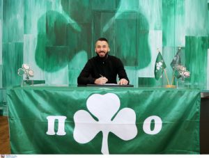 Ο Μολίνς... ποζάρει με κασκόλ και σημαία του Παναθηναϊκού (pics) Ο Μολίνς... ποζάρει με κασκόλ και σημαία του Παναθηναϊκού (pics)