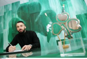 Ο Μολίνς... ποζάρει με κασκόλ και σημαία του Παναθηναϊκού (pics) Ο Μολίνς... ποζάρει με κασκόλ και σημαία του Παναθηναϊκού (pics)