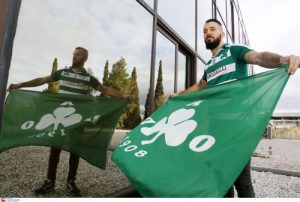 Ο Μολίνς... ποζάρει με κασκόλ και σημαία του Παναθηναϊκού (pics) Ο Μολίνς... ποζάρει με κασκόλ και σημαία του Παναθηναϊκού (pics)