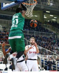 Καρέ-καρέ το εντυπωσιακό κάρφωμα του Κένι Γκάμπριελ! (pics) Καρέ-καρέ το εντυπωσιακό κάρφωμα του Κένι Γκάμπριελ! (pics)