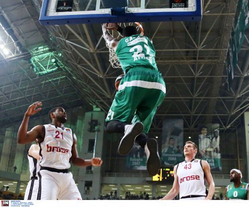 Καρέ-καρέ το εντυπωσιακό κάρφωμα του Κένι Γκάμπριελ! (pics)