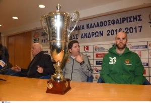 Η θερμή αγκαλιά Πασκουάλ-Πρίφτη και τα γελάκια του Τσάβι με τον Καλάθη! (pics)