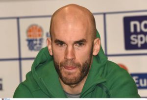 Η θερμή αγκαλιά Πασκουάλ-Πρίφτη και τα γελάκια του Τσάβι με τον Καλάθη! (pics)