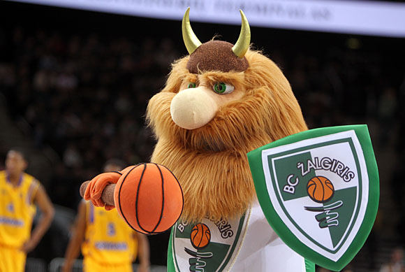 Τον προσκάλεσε για έναν χορό και δεν είπε όχι! (vid)