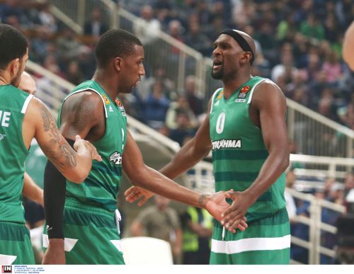 Ο Σίνγκλετον ρώτησε και ο Τζέιμς τον... γλέντησε! (pics)