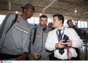 Με χαμόγελα και σε καλό κλίμα πέταξε για Τουρκία ο Εξάστερος (pics)