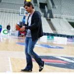 Σε... κέφια ο Γιαννακόπουλος: Σούταρε τρίποντα στο ΟΑΚΑ (vid)