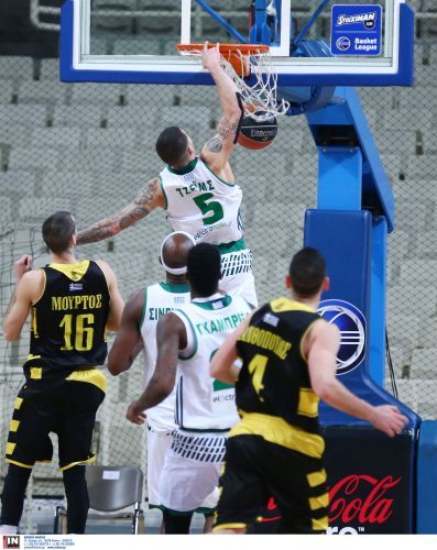 Καρέ-καρέ η φάση του αγώνα από τον Τζέιμς! (pics)