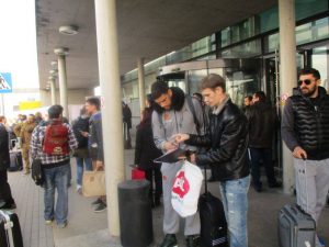 "Ντού" Λιθουανών στο αεροδρόμιο στους παίκτες του Εξάστερου!  (pics)