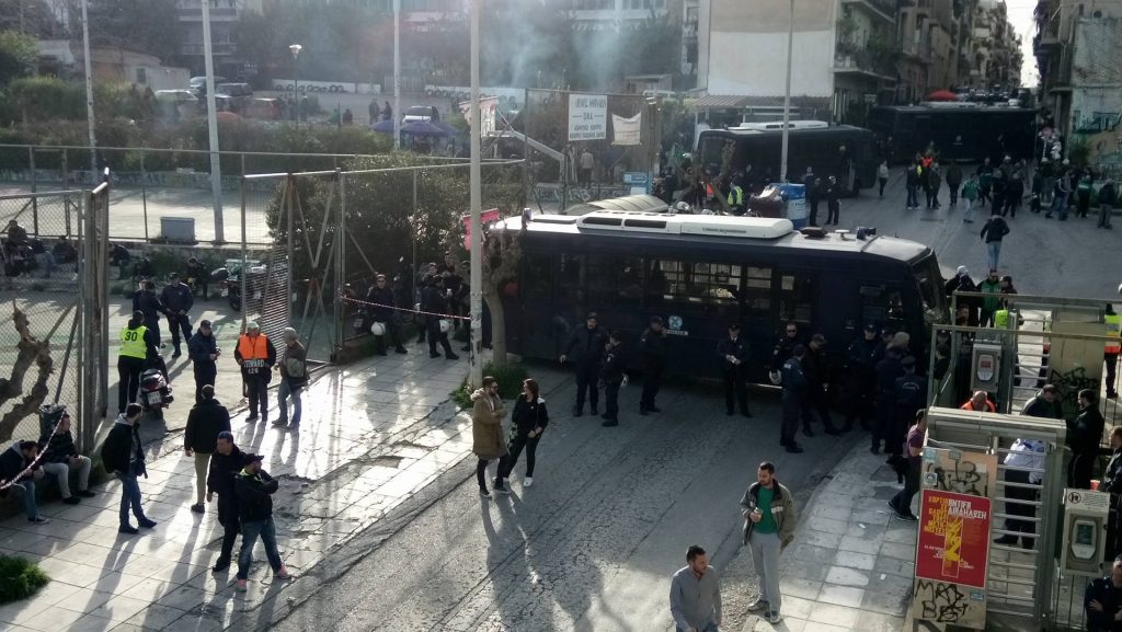 Το κλίμα έξω από το γήπεδο - Φτάνουν οι φίλοι του Παναθηναϊκού (vids)