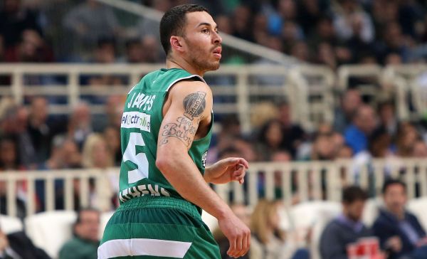 Έκανε πλάκα στην Αρμάνι και κοιτάει Μπασκόνια!