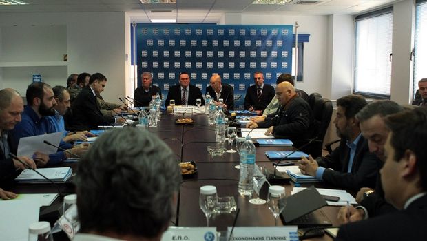 Μείωση ομάδων και πρωταθλητής μέσω πλέι οφ