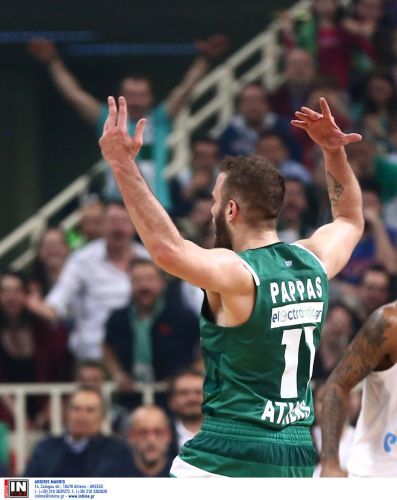 Έξαλλοι πανηγυρισμοί από τον Παππά! (pics)