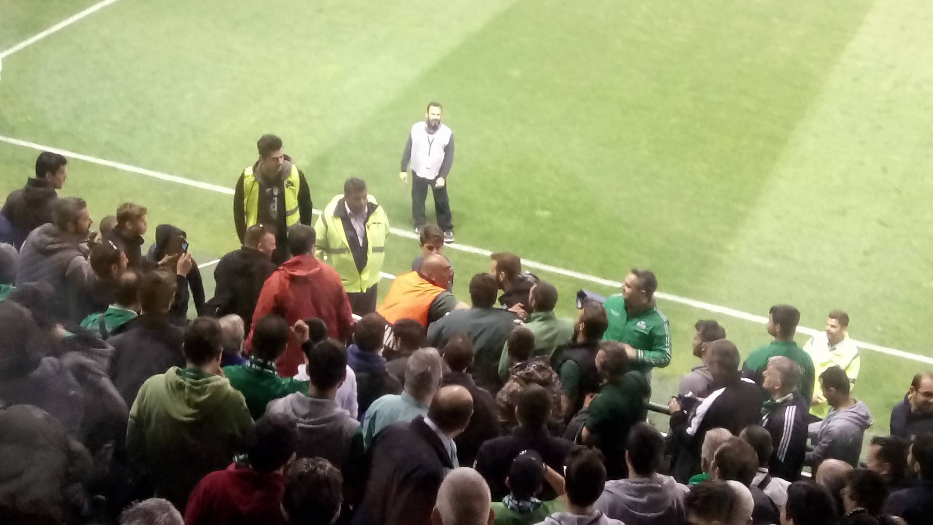 ΑΠΙΣΤΕΥΤΟ ΣΚΗΝΙΚΟ: Πήγαν... σηκωτό τον Παππά στη 13, όπου αποθεώθηκε! (vid-pics)