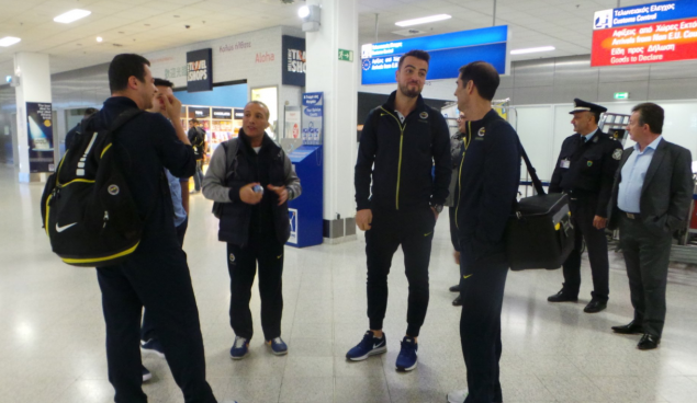 Έφτασε Αθήνα η Φενέρ (pics)