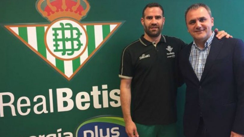 Ακούστηκε για Παναθηναϊκό, τελικά φόρεσε άλλη "πράσινη" φανέλα (pic)