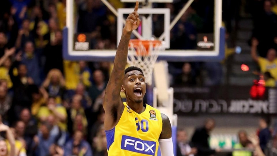 Παίζει με Εξάστερο