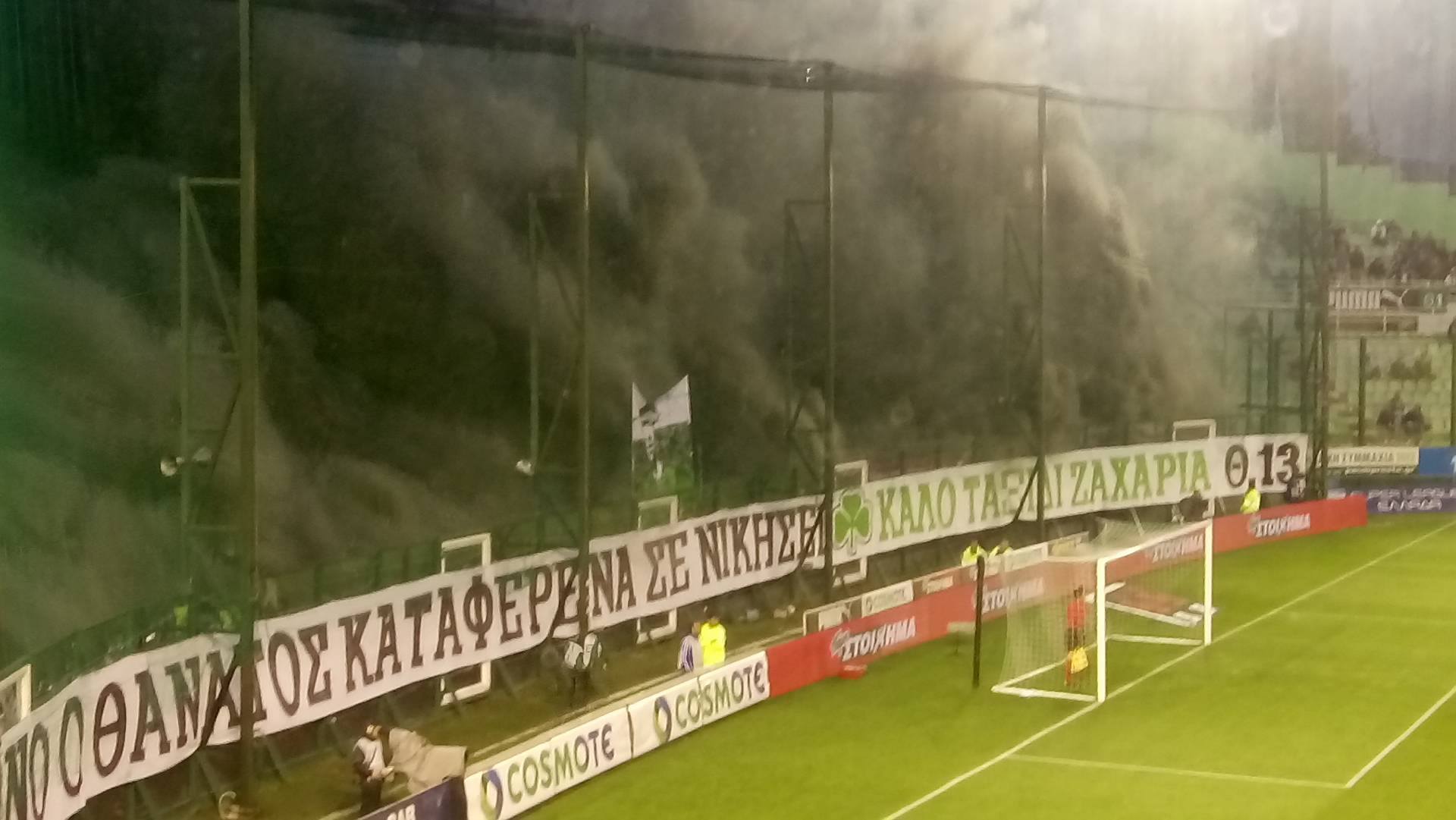 ΑΝΑΤΡΙΧΙΛΑ! Τα μαύρα καπνογόνα στην ενός λεπτού σιγή για Πιτυχούτη και Παναγιωτίδη (vid)