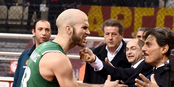 "Θέλει να μειώσει το μισθό του Καλάθη ο Γιαννακόπουλος"