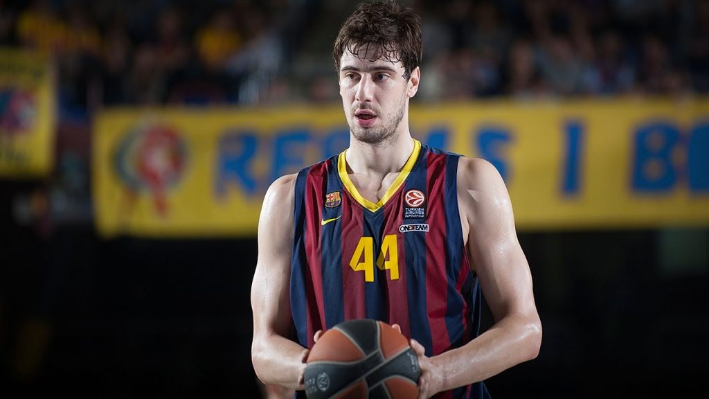 Θα "παίξει" του Τόμιτς, αν μείνει ελεύθερος από την "Μπάρτσα". Tι ισχύει με Μπόγρη